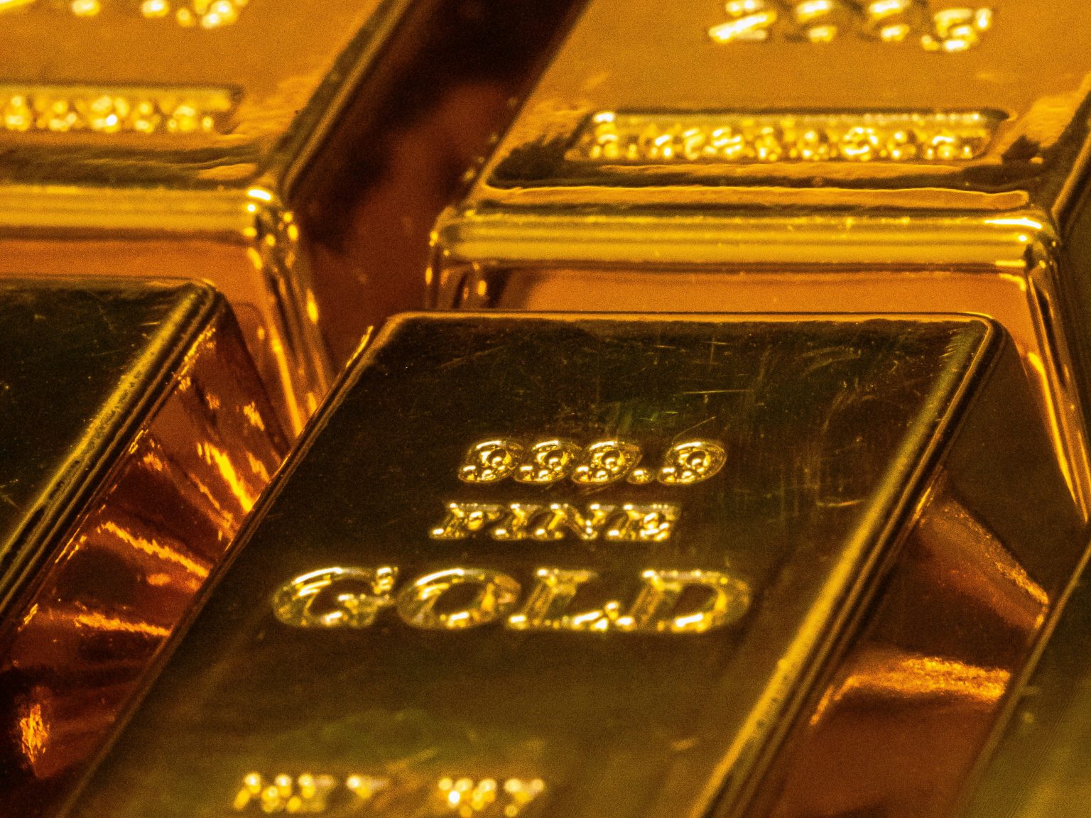 Gold prices rally on Middle East tensions, US interest rate